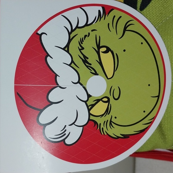 The Grinch Christmas tree skirt Hallmark NEW The Grinch Face - Picture 1 of 8